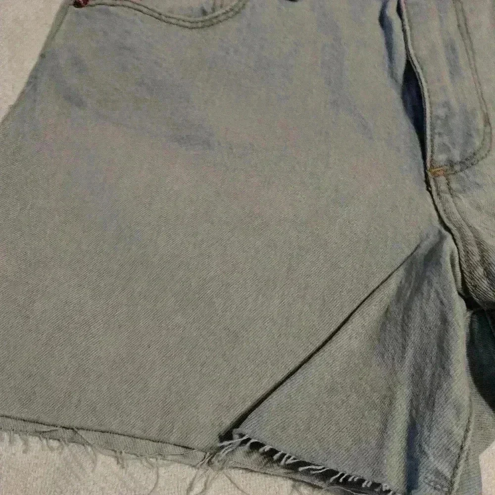 - Universal Thread High-Rise Midi Shorts White Size 8 New - Picture 12 of 15